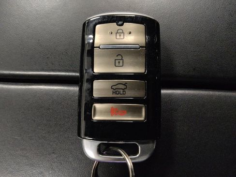 Used 2017 Kia K900 Luxury w/ VIP Plus Package image 32