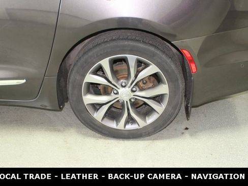 Used 2017 Chrysler Pacifica Limited image 11