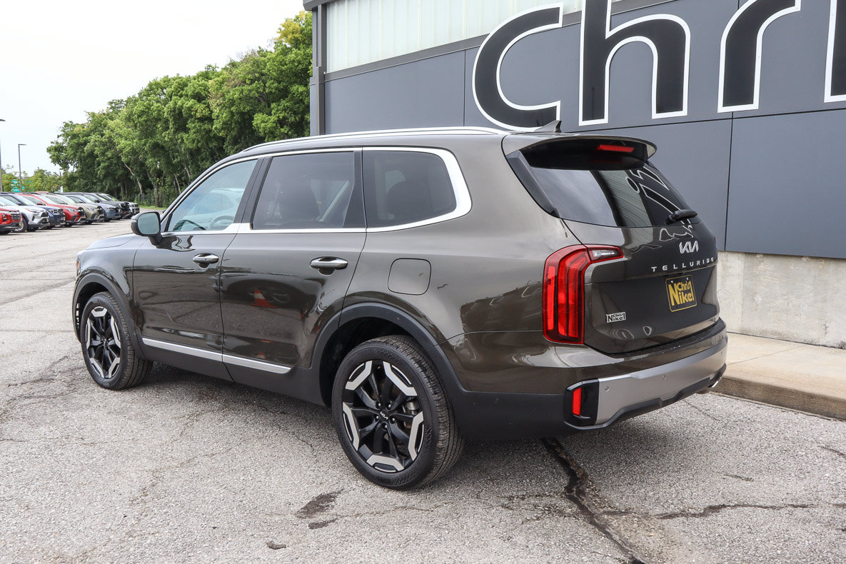Used 2025 Kia Telluride S FWD image 6