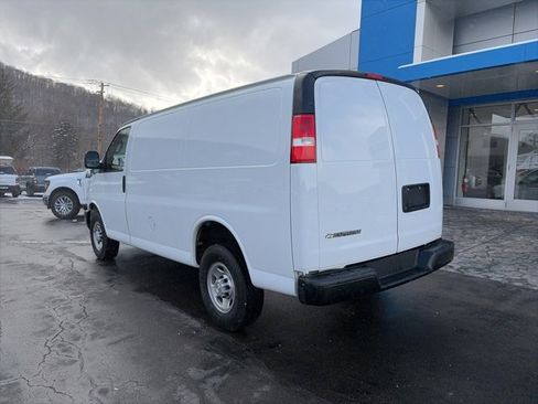 Used 2018 Chevrolet Express 2500 image 5