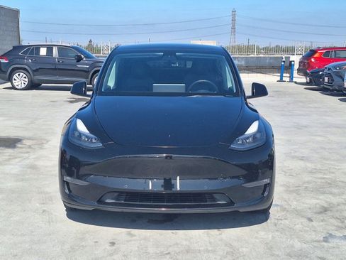 Used 2022 Tesla Model Y Performance AWD/4WD image 2