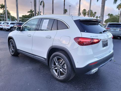 Certified 2025 Mercedes-Benz GLA 250 image 4