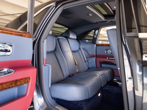 Used 2017 Rolls-Royce Ghost image 48