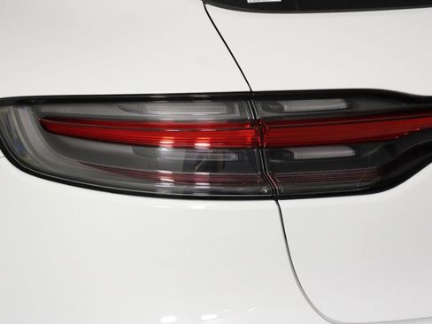 Certified 2026 Porsche Macan image 21