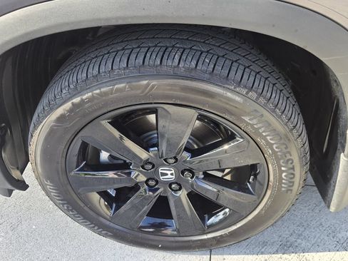 Used 2025 Honda Pilot Black Edition image 9