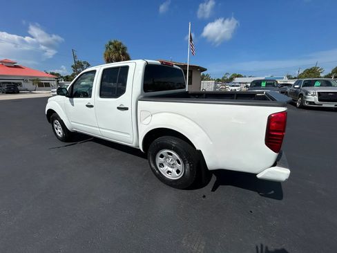 Used 2018 Nissan Frontier SV RWD image 6