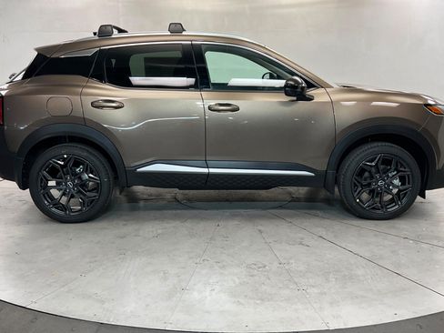 New 2026 Nissan Kicks SR AWD/4WD image 6