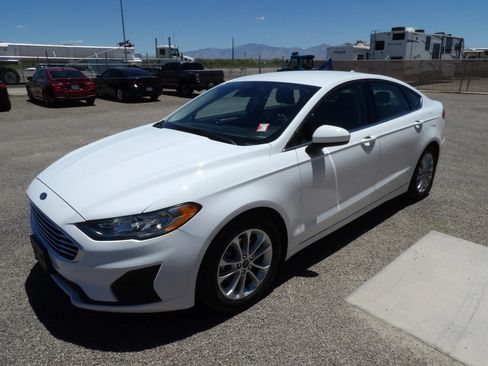 Used 2019 Ford Fusion SE FWD image 4