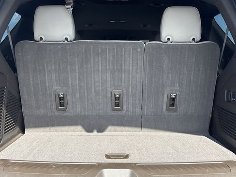 Used 2025 GMC Yukon Elevation image 26