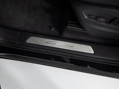 Used 2025 Porsche Cayenne image 22