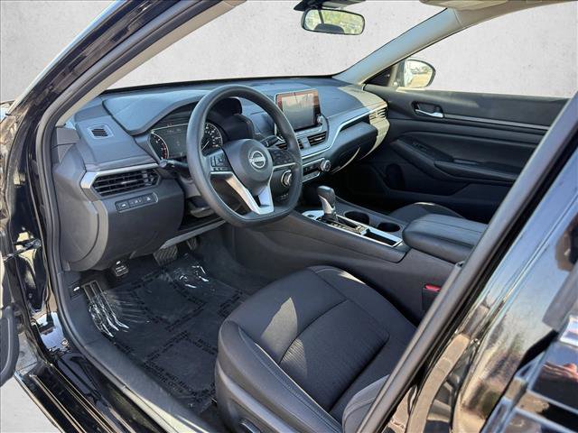 Used 2025 Nissan Altima 2.5 SV FWD image 10