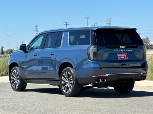 New 2025 Chevrolet Suburban High Country image 6