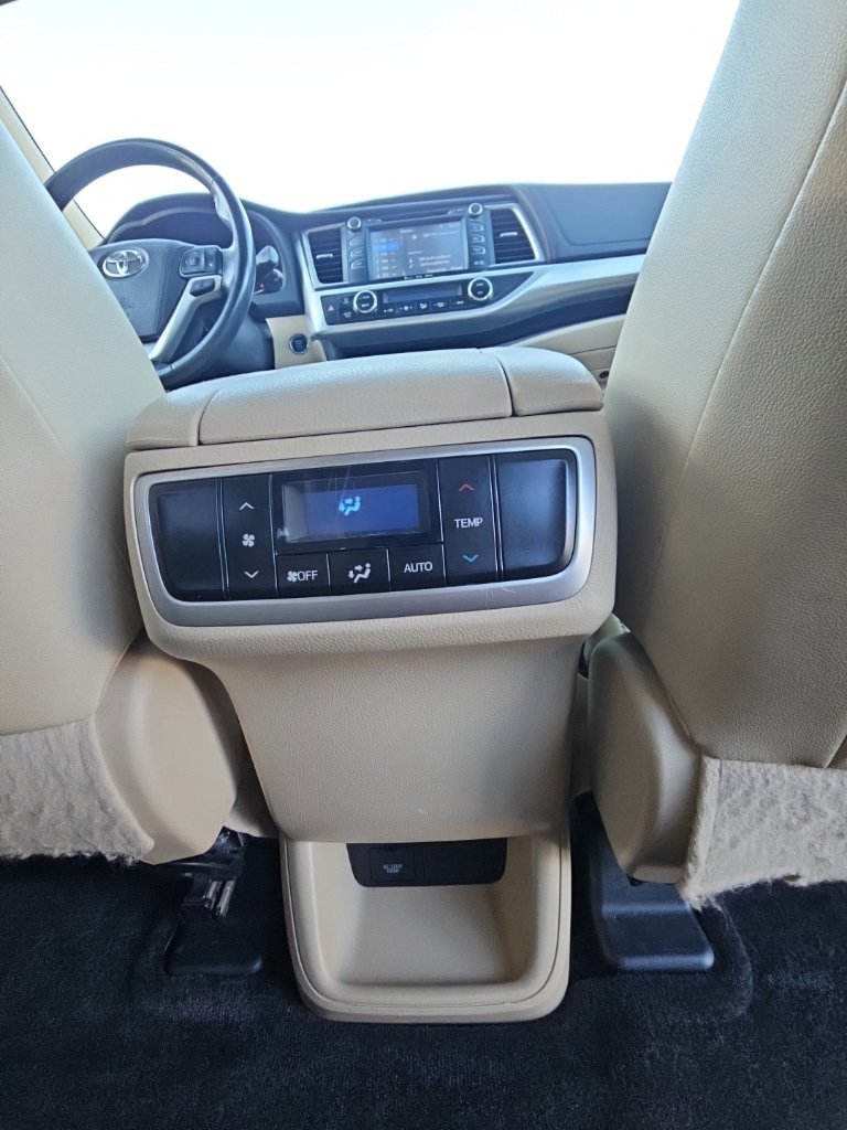Used 2017 Toyota Highlander XLE FWD image 22