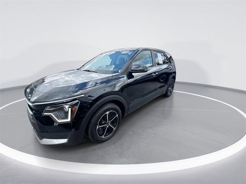 Used 2024 Kia Niro LX image 4