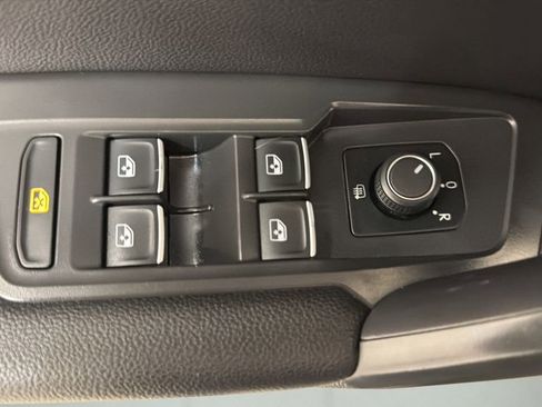 Used 2021 Volkswagen Tiguan SE w/ Panoramic Sunroof Package AWD/4WD image 15