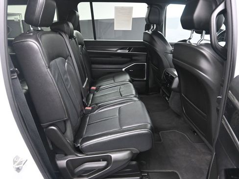 Used 2024 Jeep Wagoneer L Series II w/ Flexible Seating Group image 38