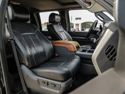 Used 2015 Ford F250 Lariat w/ Lariat Ultimate Package AWD/4WD image 40