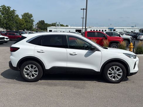 Used 2023 Ford Escape Active AWD/4WD image 2