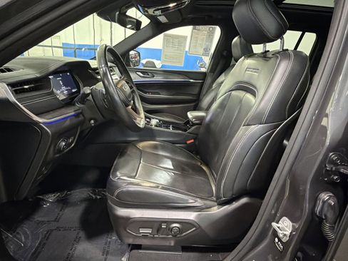 Used 2022 Jeep Grand Cherokee Overland AWD/4WD image 18