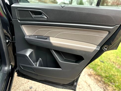 Used 2021 Volkswagen Atlas SE image 22