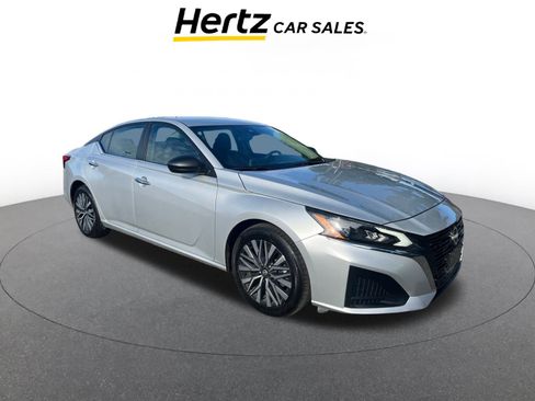Used 2024 Nissan Altima 2.5 SV image 1