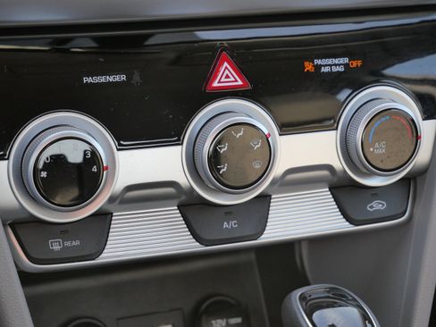 Used 2019 Hyundai Elantra SEL image 24