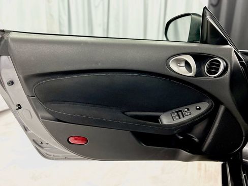 Used 2017 Nissan 370Z Touring image 27
