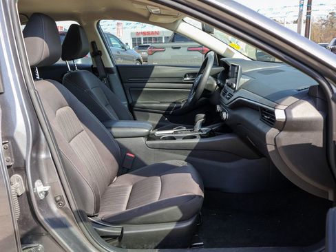 Used 2024 Nissan Altima 2.5 SV image 8