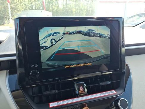 Used 2025 Toyota Corolla LE image 18