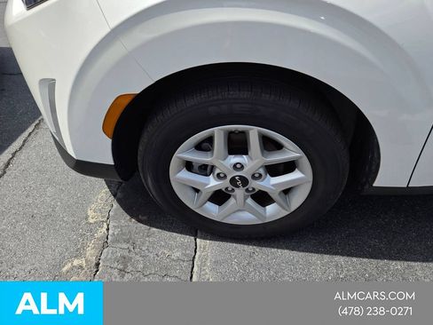 Used 2025 Kia Soul LX w/ LX Technology Package FWD image 2