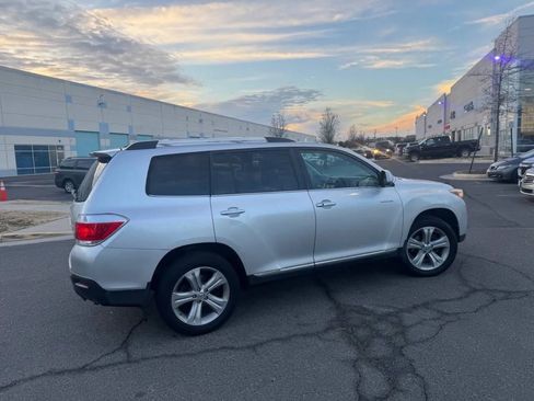 Used 2013 Toyota Highlander Limited image 25
