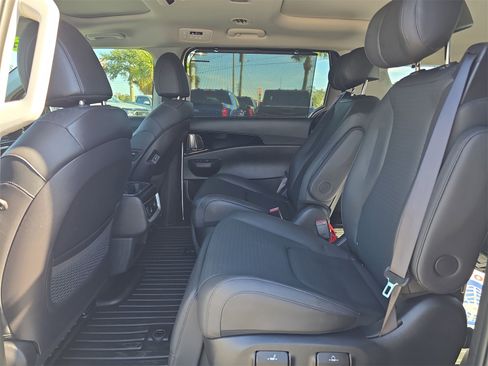 Used 2025 Kia Carnival SX Prestige image 12