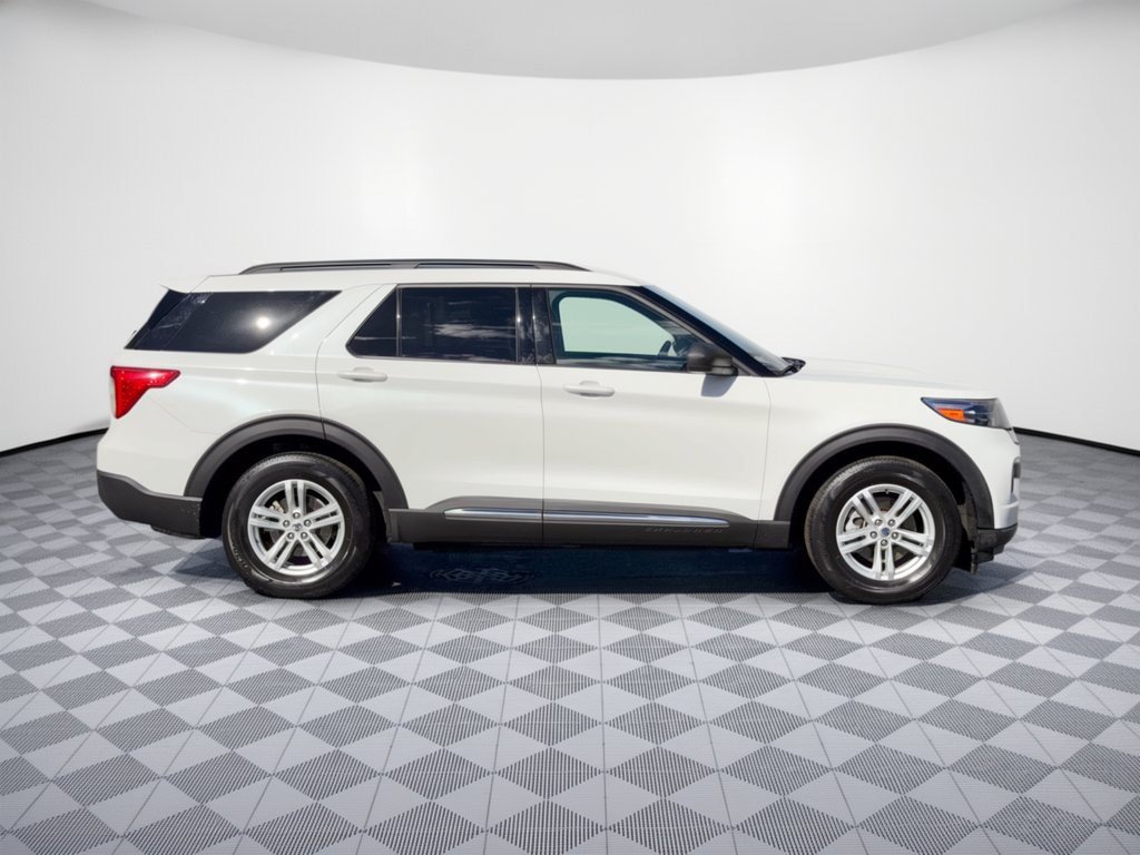 Used 2024 Ford Explorer XLT w/ Equipment Group 202A RWD image 8