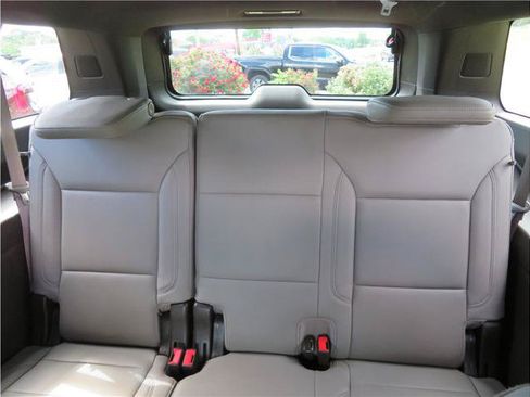 Used 2021 Chevrolet Suburban LT w/ LT Signature Package AWD/4WD image 6