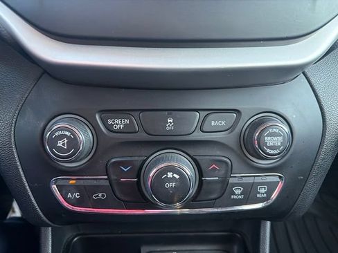 Used 2014 Jeep Cherokee Latitude AWD/4WD image 16