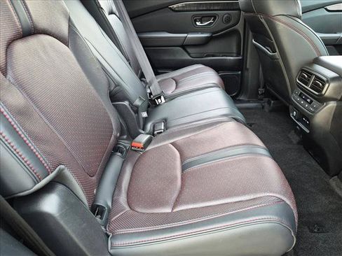 Used 2025 Honda Pilot Black Edition image 19