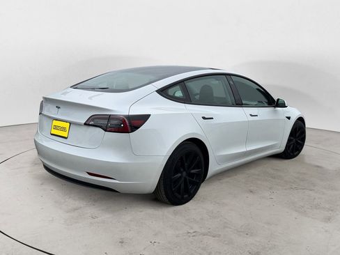 Used 2021 Tesla Model 3 Standard Range Plus image 4