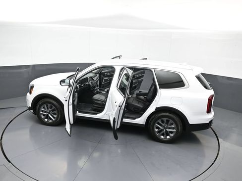 Used 2024 Kia Telluride LX AWD/4WD image 44