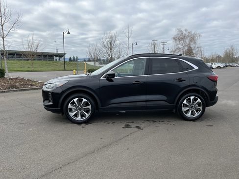 Used 2024 Ford Escape Platinum image 2