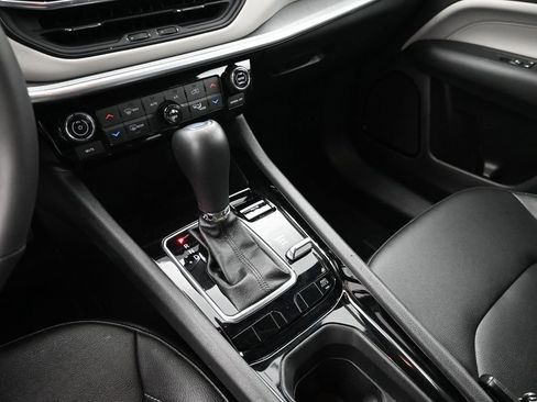 Used 2025 Jeep Compass Limited image 27