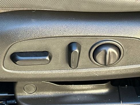 Used 2023 Chevrolet TrailBlazer RS w/ Sun and Liftgate Package image 39