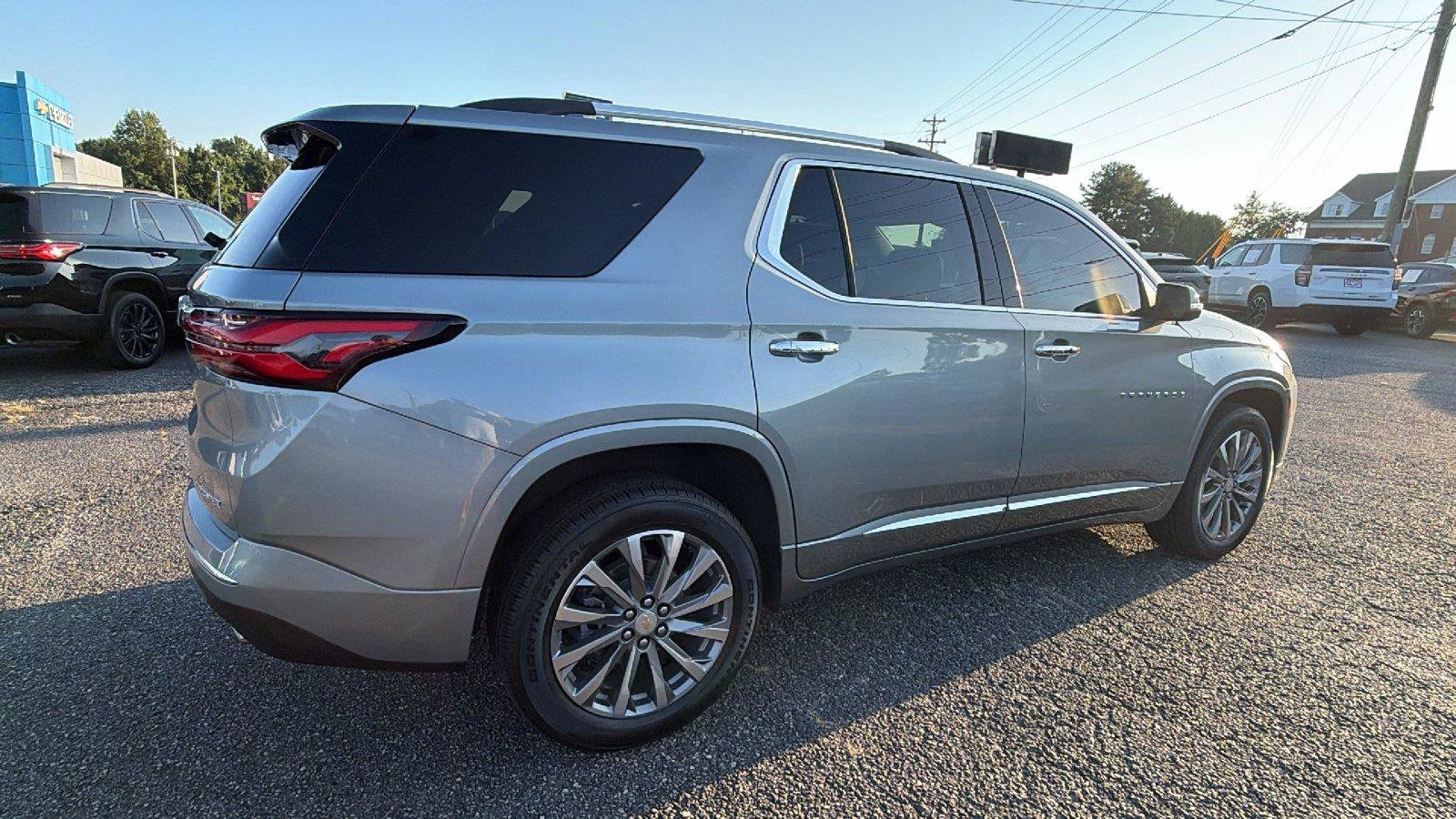 Used 2023 Chevrolet Traverse Premier FWD image 8