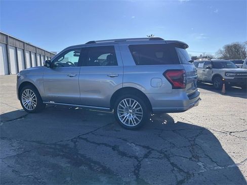 Used 2024 Ford Expedition Platinum image 6