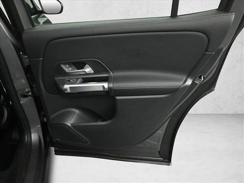 Certified 2022 Mercedes-Benz GLB 250 4MATIC image 27