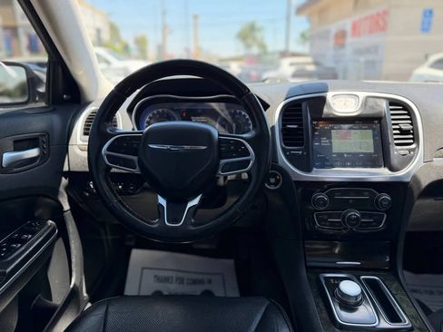 Used 2019 Chrysler 300 Limited RWD image 36