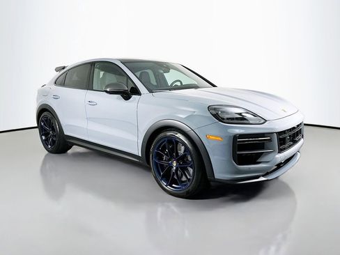 Used 2024 Porsche Cayenne Turbo GT image 7
