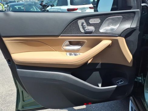 New 2026 Mercedes-Benz GLS 580 4MATIC image 11