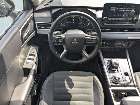 Used 2024 Mitsubishi Outlander SE image 14
