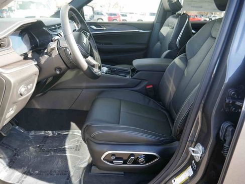 New 2025 Jeep Grand Cherokee Overland w/ Adv Protech Group III image 25