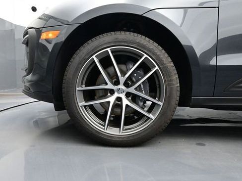 Certified 2025 Porsche Macan AWD/4WD image 6